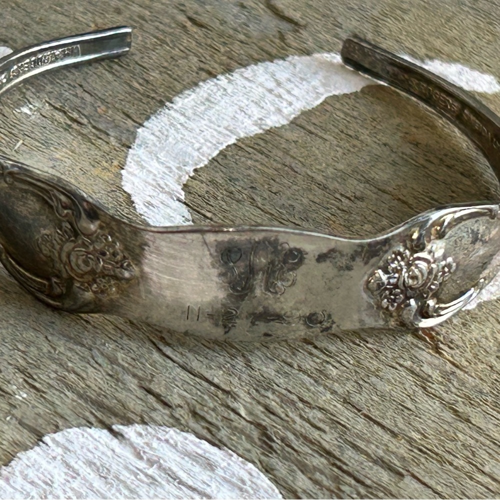 Elegant stainless steel Silver Floral Bracelet ONEIDA 7 inches